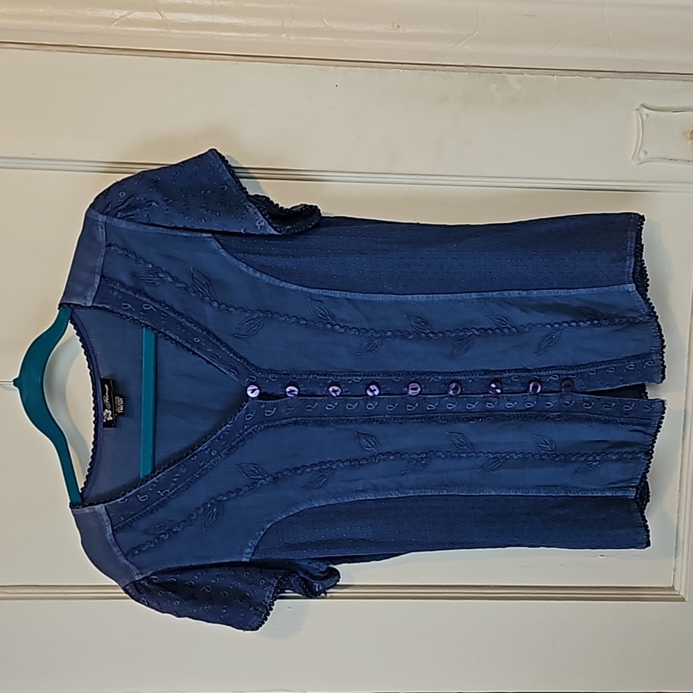 Blue Spring Top w/ embroidered details -M